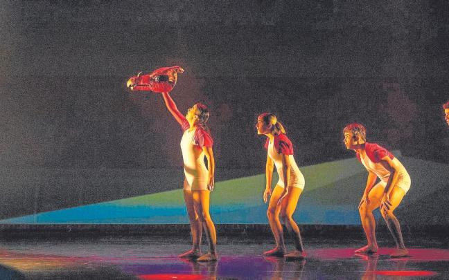 IAukeran dantza konpainiaren lan berria da "Amama". Donostiako Viktoria Eugenian estreinatu zuten dantzaldia abenduaren 1ean