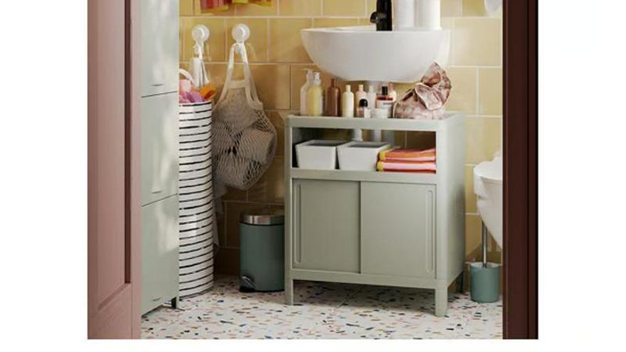 Perspectiva del armario de lavabo bajo Ivosjon de Ikea