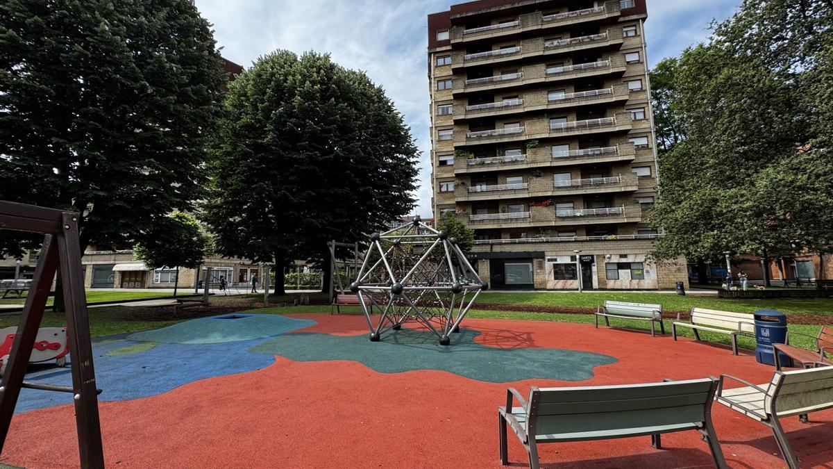 El contrato contempla inspecciones periódicas, limpieza, reparaciones en 18 parques infantiles