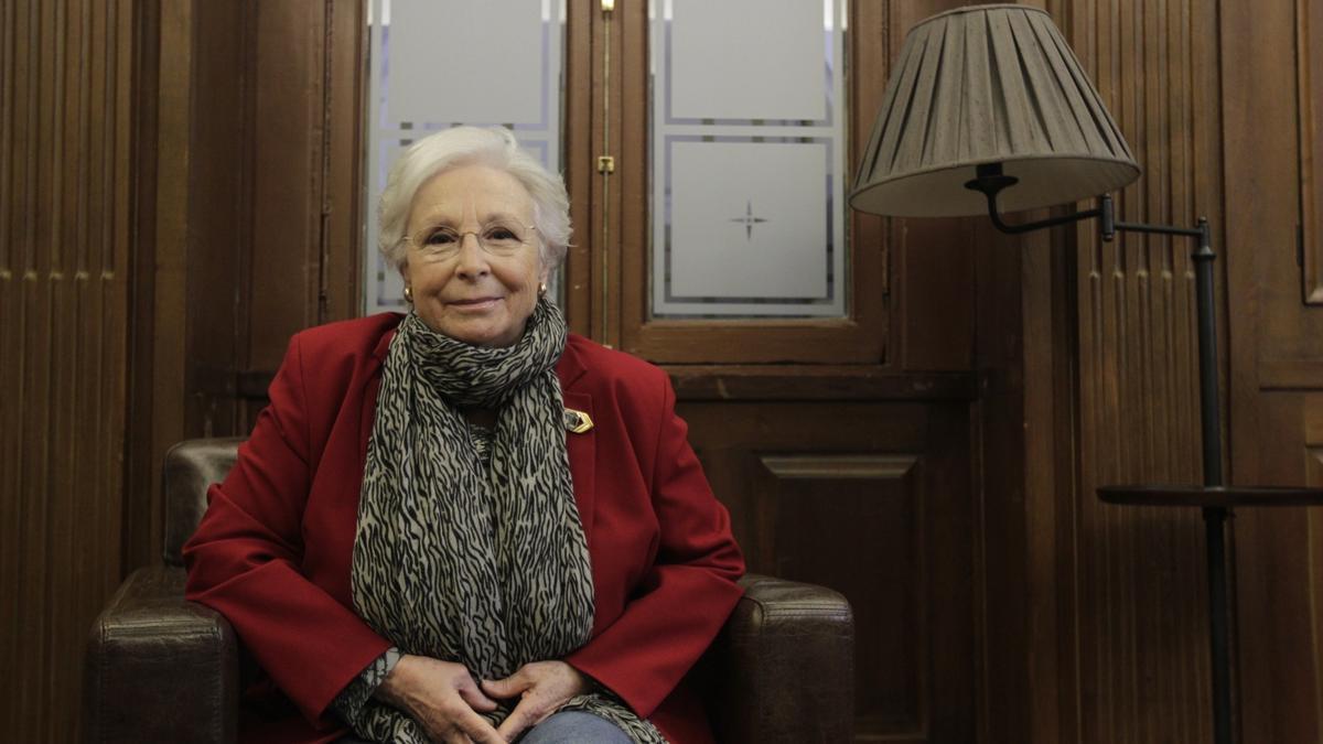 Josefina Molina.