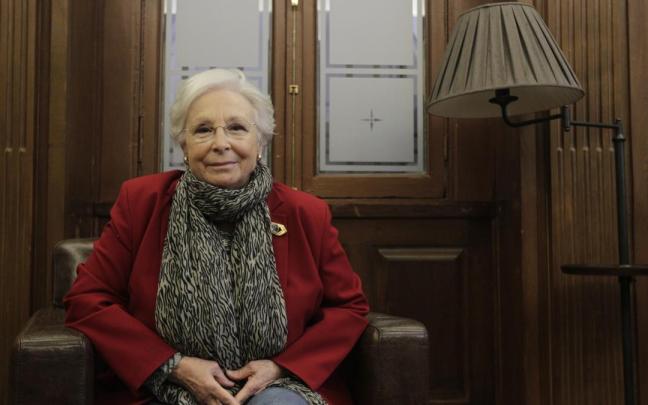 Josefina Molina.