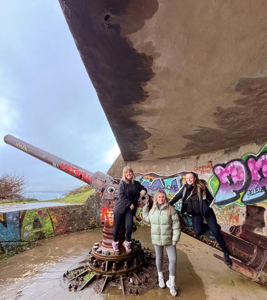 Nuestras tres chicas en uno de los bunkeres