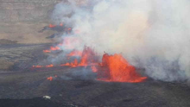 El volcán Kilauea, en Hawái, en una pasada erupción