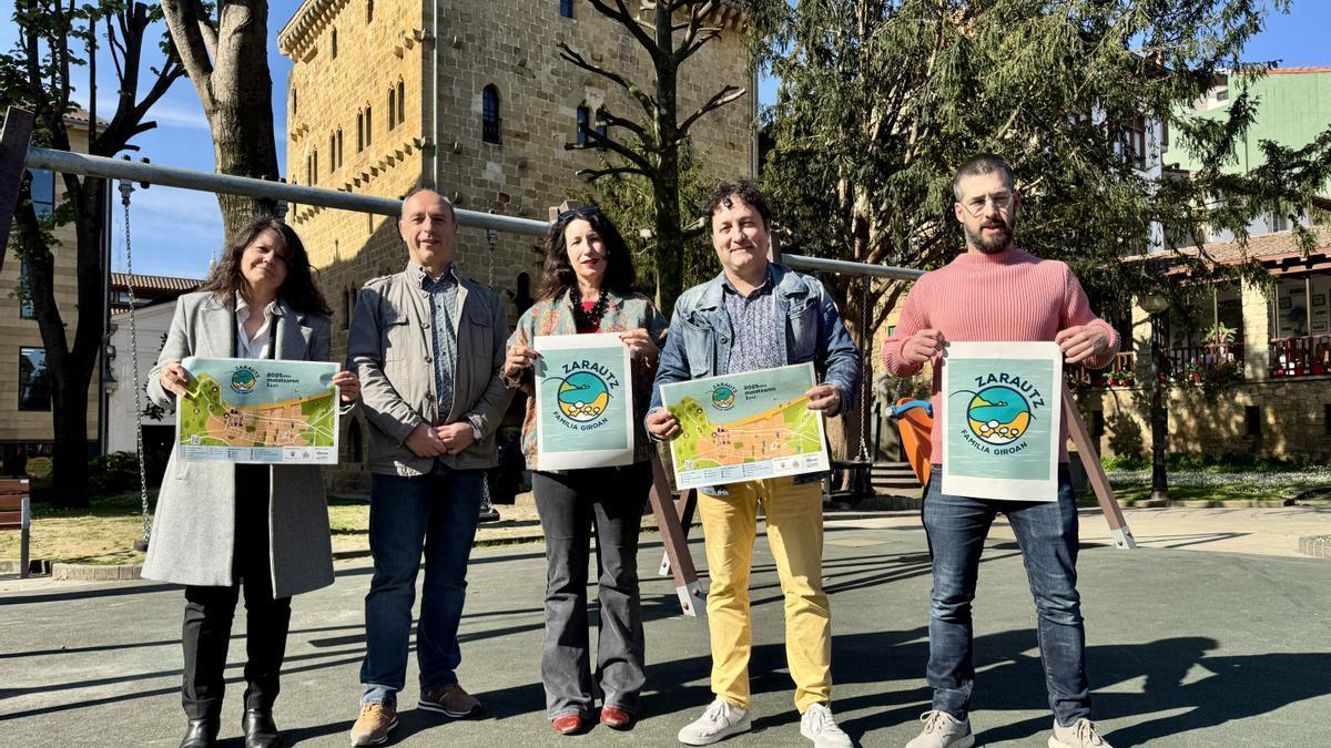 Gloria Vázquez, concejala responsable del Anillo Verde Azul, Jesús Arana, concejal de Políticas Sociales, Aitziber Davila, presidenta de Murkil, Xabier Txurruka, alcalde de Zarautz, y Julen Urzelai, secretario de Murkil.
