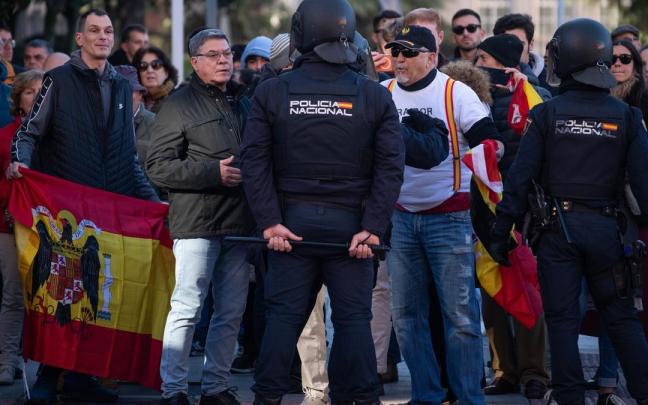 Concentración de Revuelta frente a la sede del PSOE en Ferraz.
