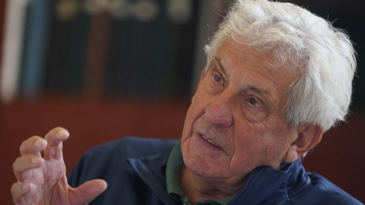 El científico navarro Pedro Miguel Etxenike.