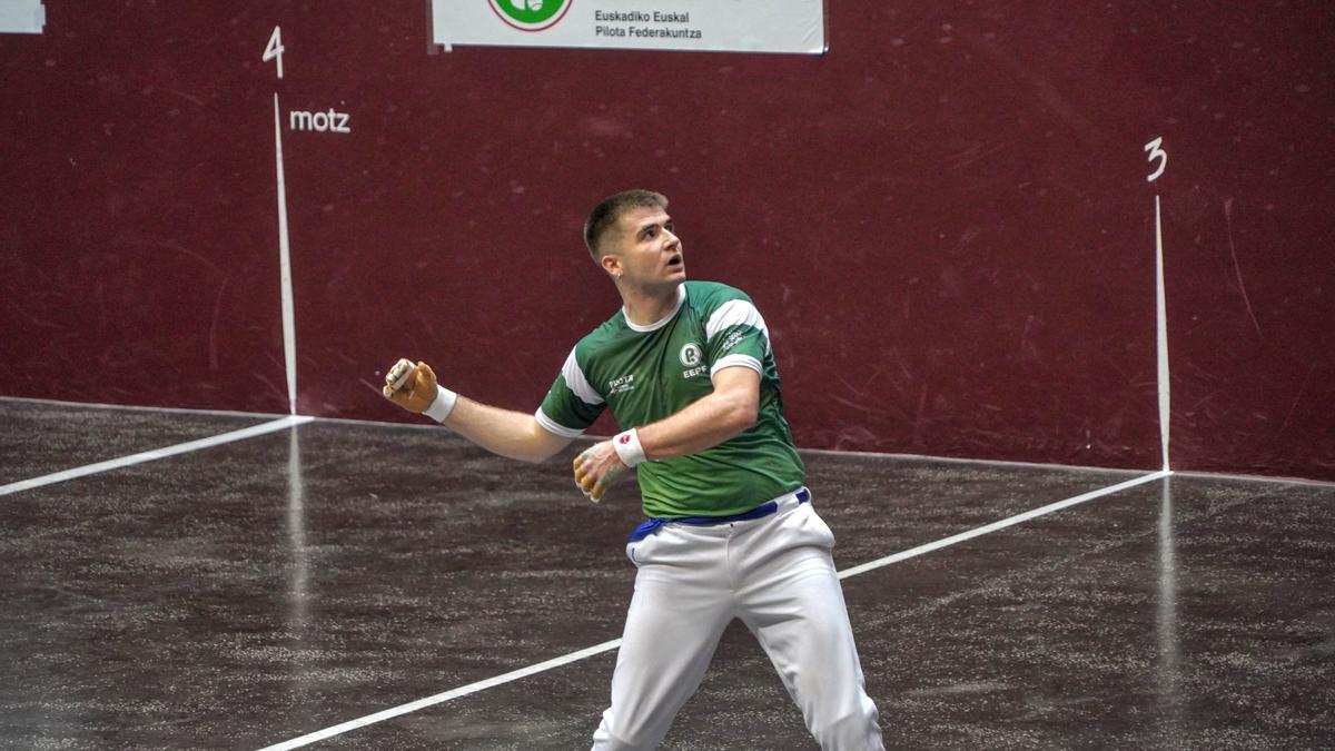 Beñat Azketa y Aingeru Bernaola tumban a los prometedores Etxeberria-Elorz en la final de mano parejas del Torneo Euskal Herritik Mundura, preparatorio para el Campeonato del Mundo de Argentina