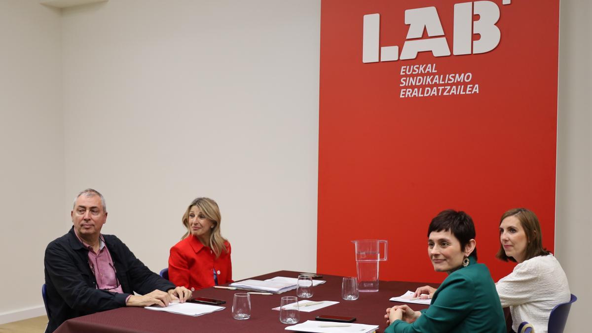 La vicepresidenta, durante su reunión en LAB.