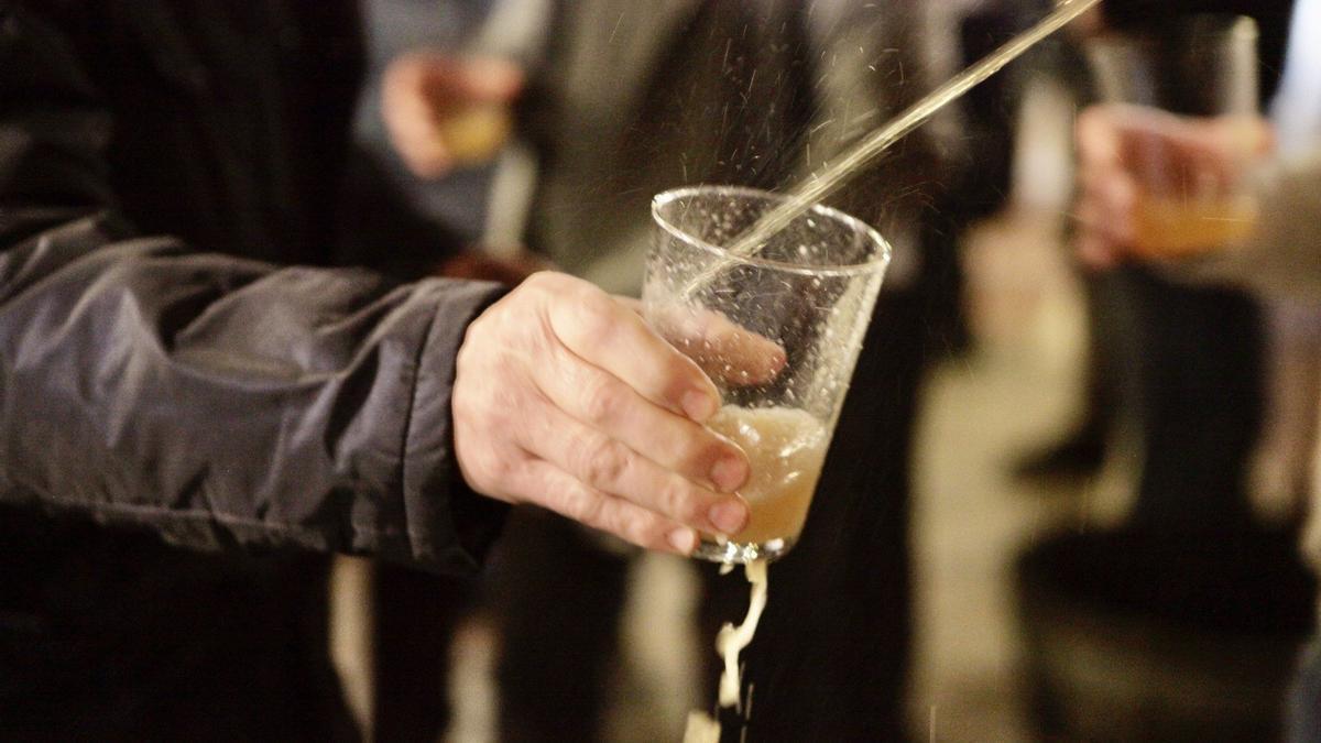 Inauguración de sidra en Sidreria Iturrieta de Aramaio