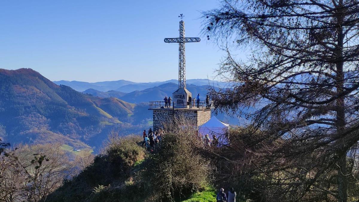 La cruz del monte Irimo de Urretxu.