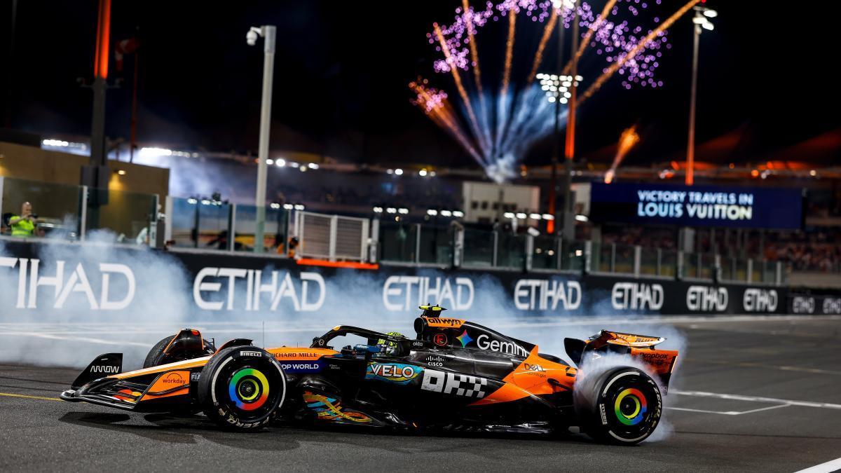 Lando Norris realiza un trompo en Abu Dhabi tras ganar el título mundial con McLaren.