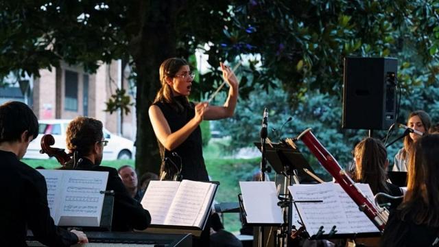 Los espacios urbanos de la localidad suelen servir de marco a los conciertos incluidos en el ciclo Udako Musika Printzak.