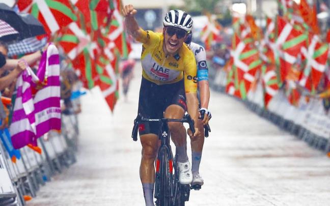 Almeida, campeón de la Itzulia, vence la última etapa. / Itzulia / Sprint Cycling Almeida, campeón de la Itzulia, vence la última etapa.