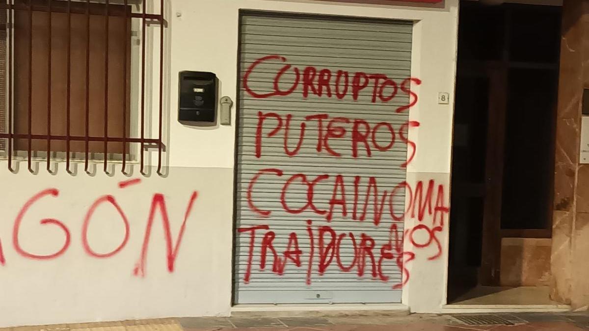 Sede del PSOE en la localidad almeriense de Vera, con pintadas ofensivas