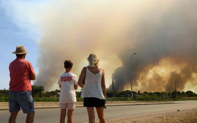 La sequedad de la tierra y las olas de calor pueden provocar grandes incendios.