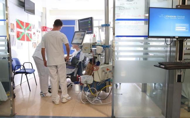La atención paliativa en el hogar evita que los menores deban pasar más tiempo en los hospitales. En la imagen, una unidad de la UCI de un centro de la red pública vasca. / Borja Guerrero La atención paliativa en el hogar evita que los menores deban pasar más tiempo en los hospitales. En la imagen, una unidad de la UCI de un centro de la red pública vasca.