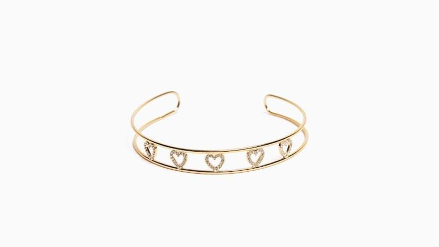 Choker con corazones de pedrería.