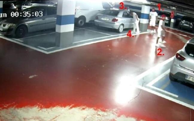 Los tres detenidos, grabados por la cámara de un parking. Los tres detenidos, grabados por la cámara de un parking.