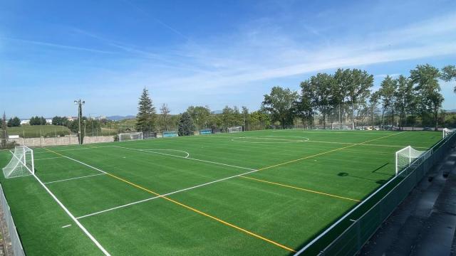 Gasteizko Udalak 385.900 euro inbertitu ditu Olaranbeko 3. futbol zelaiko belar artifiziala ordezkatzeko.