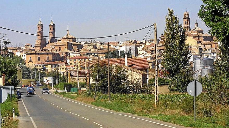 Entrada a Corella en la NA-6922, una de las carreteras cuyo firme se va a reparar.