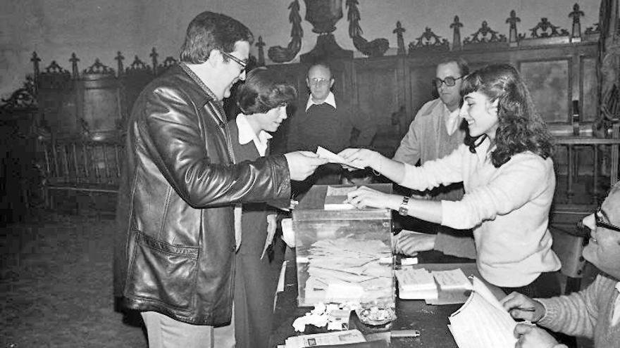 La ciudadanía vasca votando el 25 de octubre de 1979. La ciudadanía vasca votando el 25 de octubre de 1979.