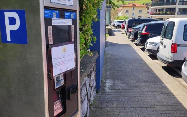 Las máquinas que regulan el estacionamiento OTA están a punto de entrar en servicio en Deba.