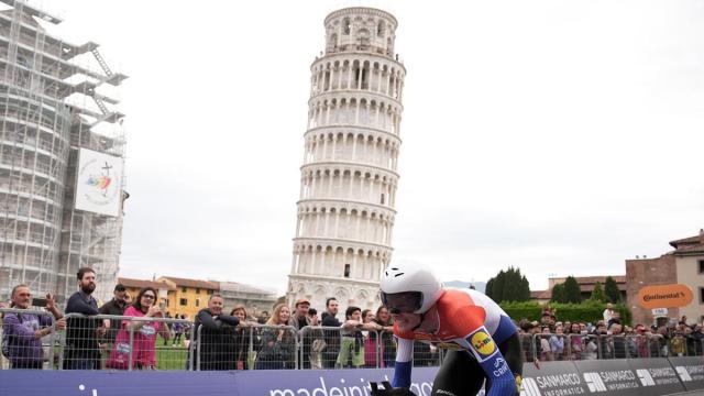 Hoole, vencedor de la crono con final en Pisa. / Giro de Italia Hoole, vencedor de la crono con final en Pisa.