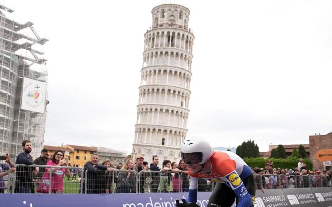 Hoole, vencedor de la crono con final en Pisa.