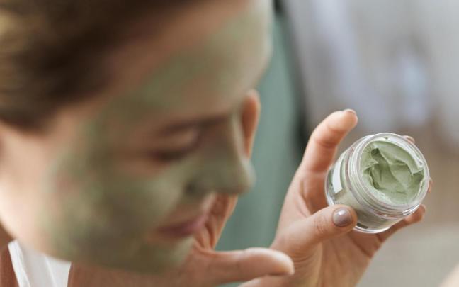 Antes de aplicar una mascarilla es importante una buena limpieza de la piel.