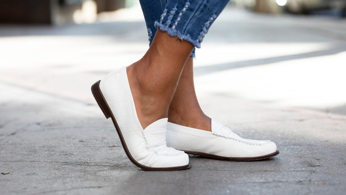 Los mocasines dan cierta elegancia al look.