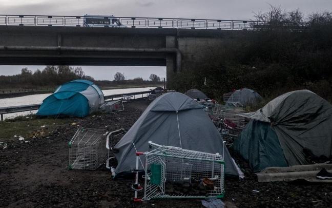 Imagen de archivo de un campamento de migrantes en el norte de Francia. Imagen de archivo de un campamento de migrantes en el norte de Francia.