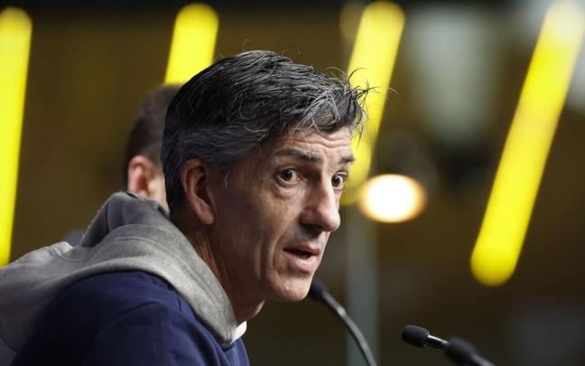 Imanol en la rueda de prensa, en vísperas del partido ante el PSG./ JAVIER ETXEZARRETA / EFE