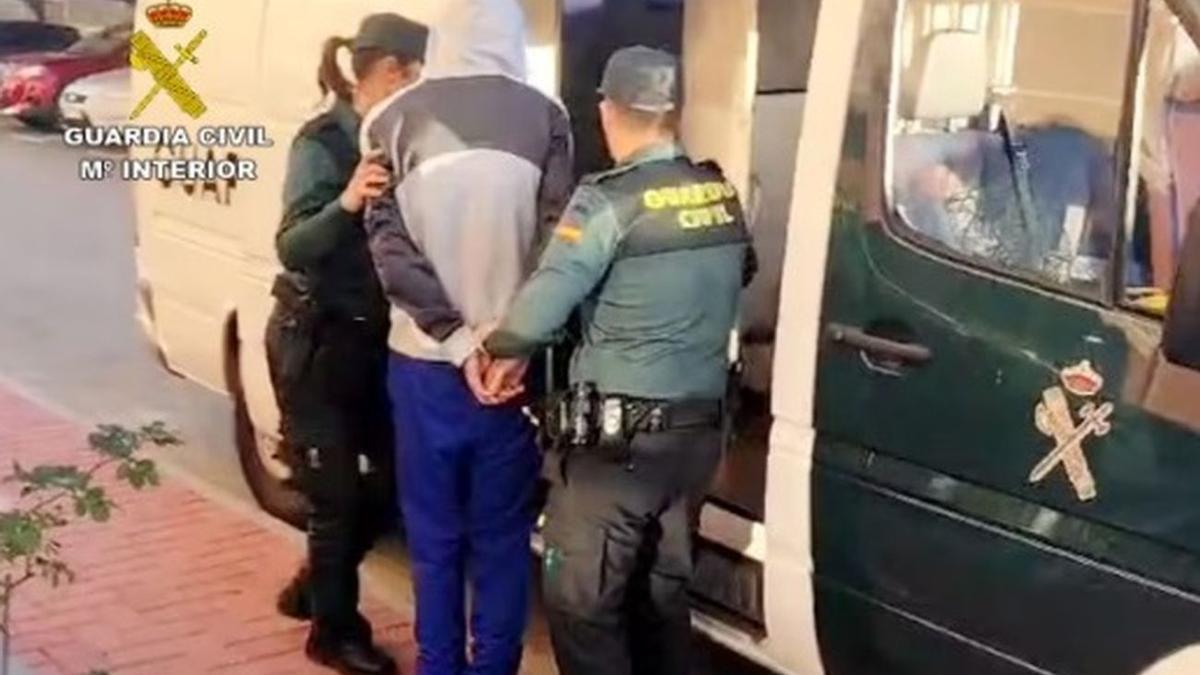 La Guardia Civil detiene al joven.