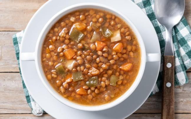 Lentejas guisadas con verduras.