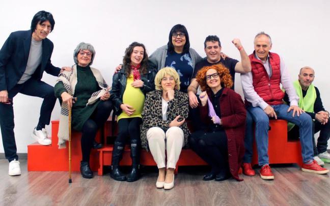 Urrup Antzerkia llega a Azkoitia dispuesto a hacer pasar un buen rato al público que acuda el sábado al teatro Baztartxo.