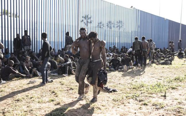 Inmigrantes, en la frontera de Melilla Inmigrantes, en la frontera de Melilla