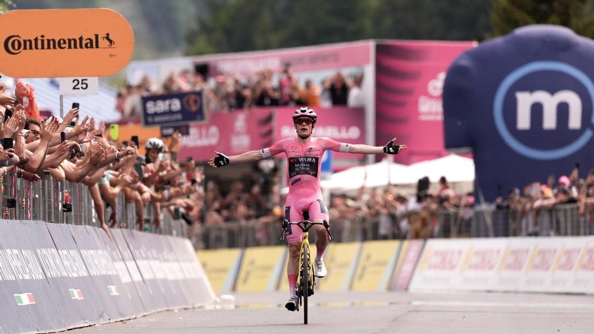 Jonas Vingegaard, vencedor en Piancavallo, campeón del Giro a la espera de Roma.