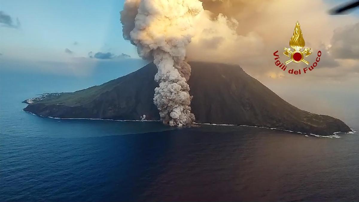 Erupción del volcán Stromboli.