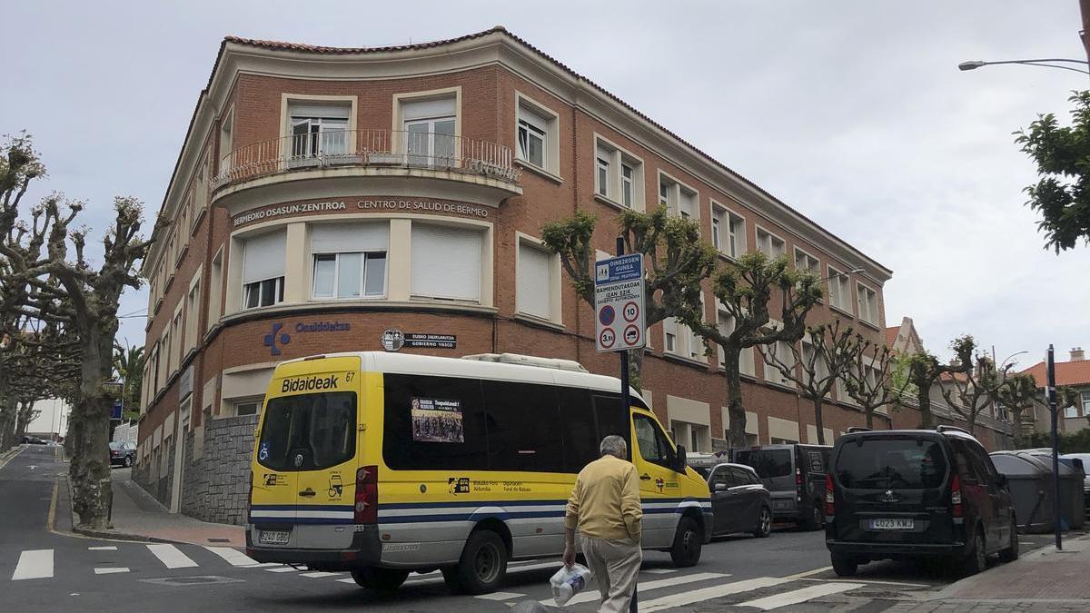 El ambulatorio de Bermeo, ubicado en la calle Tonpoi de la villa marinera.