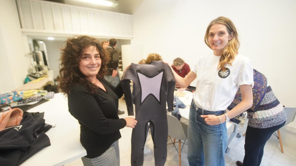 Teresa Agero, cofundadora de Euskadi Surfari, aboga por fomentar la convivencia multicultural a través de la práctica del surf.