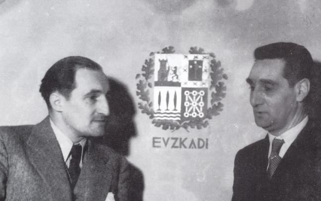 José Antonio Aguirre (izquierda), junto a quien sería su sucesor, Jesús María Leizaola