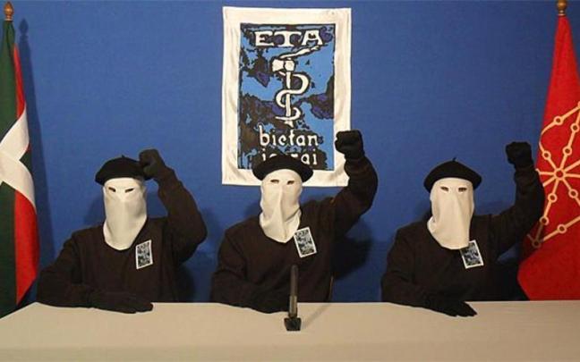 Los dos exmiembros de ETA formaron parte de la organización en la década de los años 80 en un caso y entre 1993 y 2001.