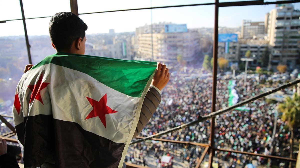 Celebración de la caída del régimen de Bashar Al Assad en Alepo, Siria.