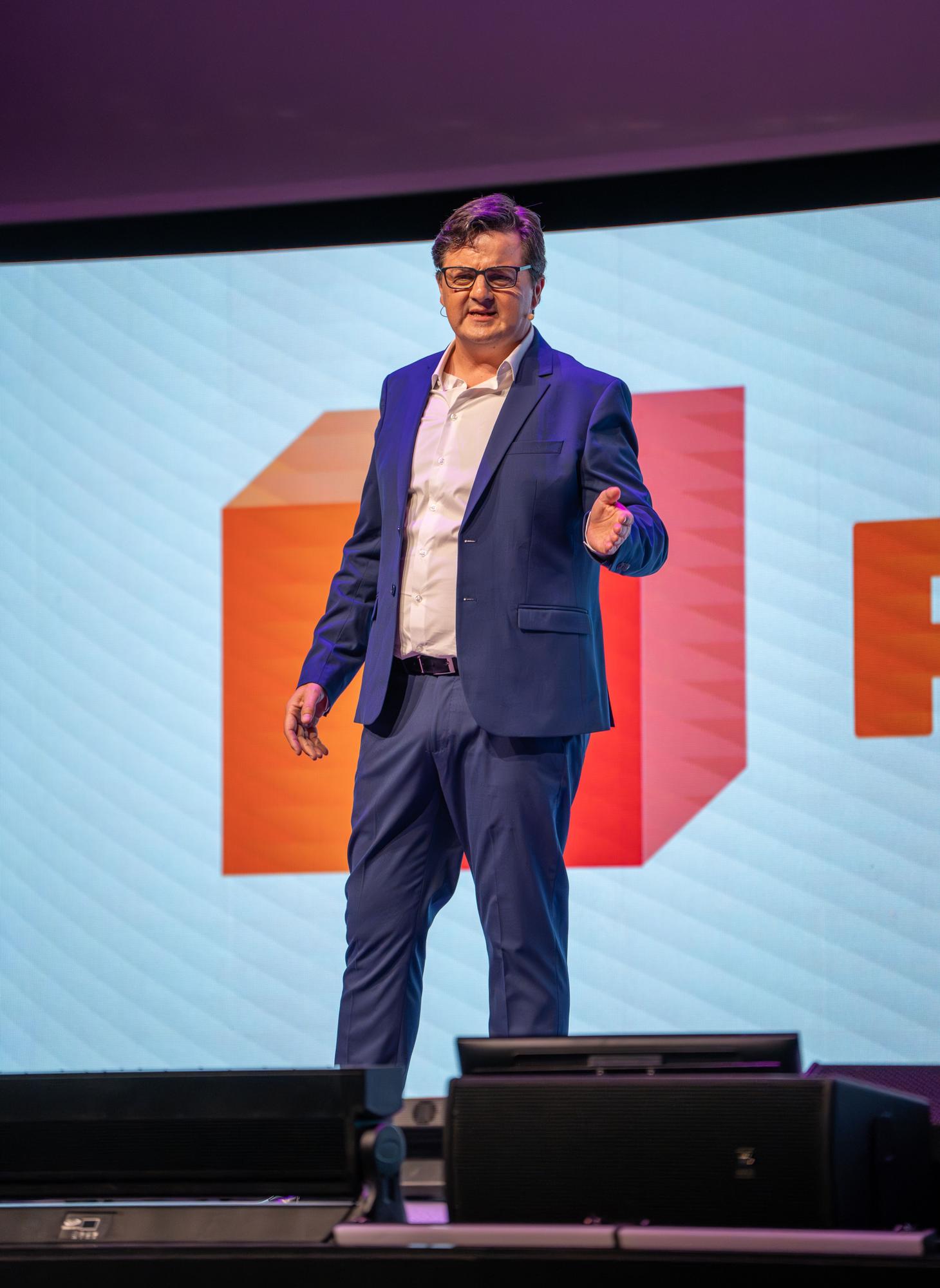 Agirregomezkorta ha recorrido los escenarios con su monólogo 'Un vasco de la ostia'.