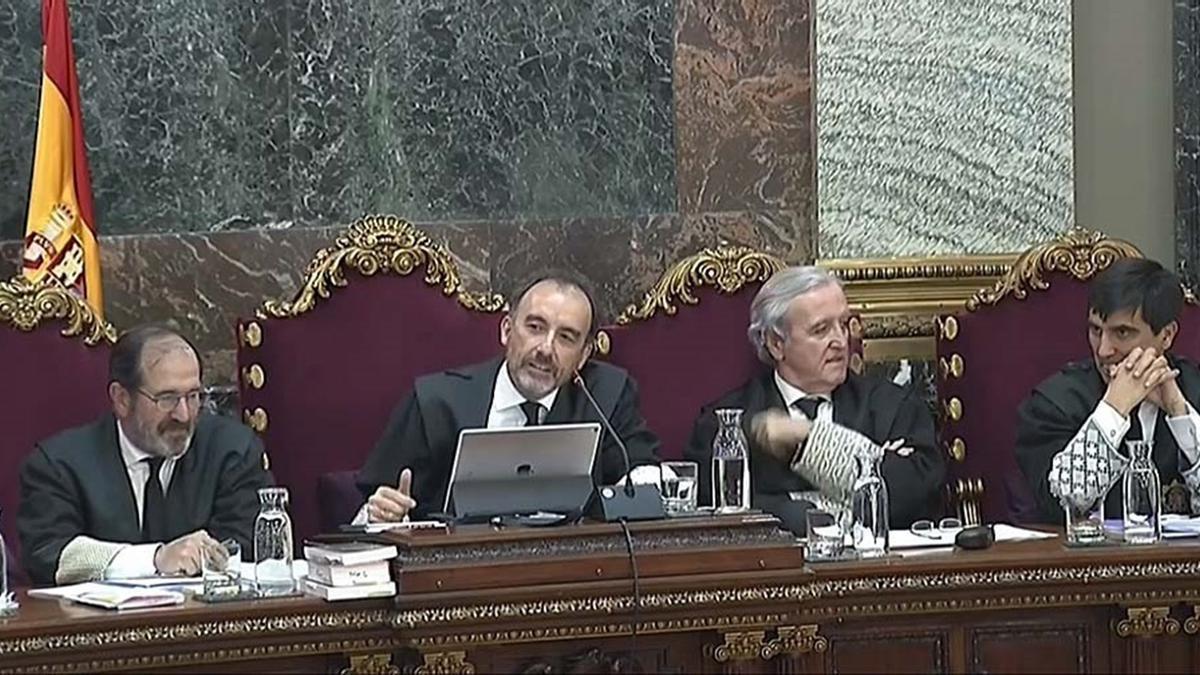 El juez Marchena, en la izquierda de la imagen, durante el juicio a los líderes del ‘procés’ en el Tribunal Supremo