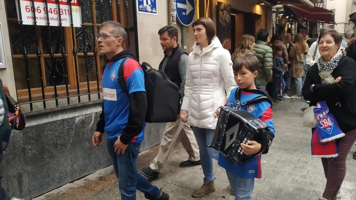 La música no ha faltado el casco viejo de Logroño