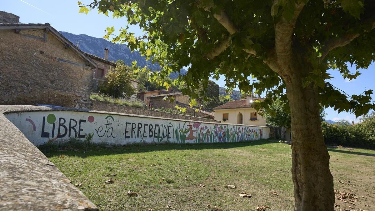 Vista del edificio donde se celebran los campos de verano de Bernedo.