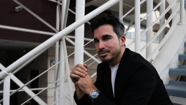 El escritor Javier Castillo durante la entrevista en Bilbao.