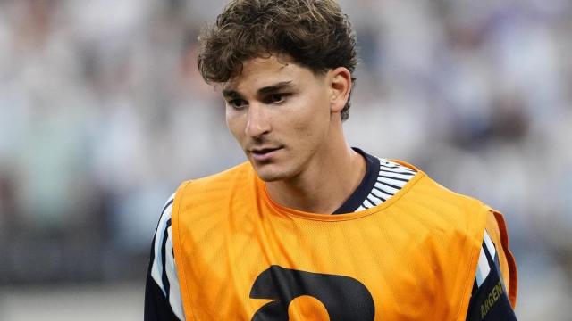 Julian Álvarez en el calentamiento del partido frente a Austria en el Mundial 2026.
