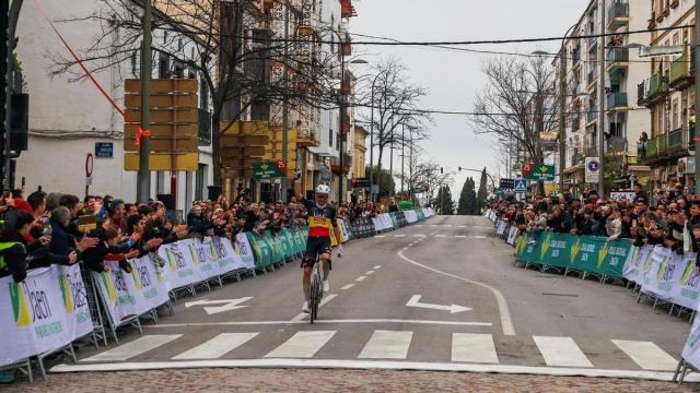 Tim Wellens festeja la victoria.